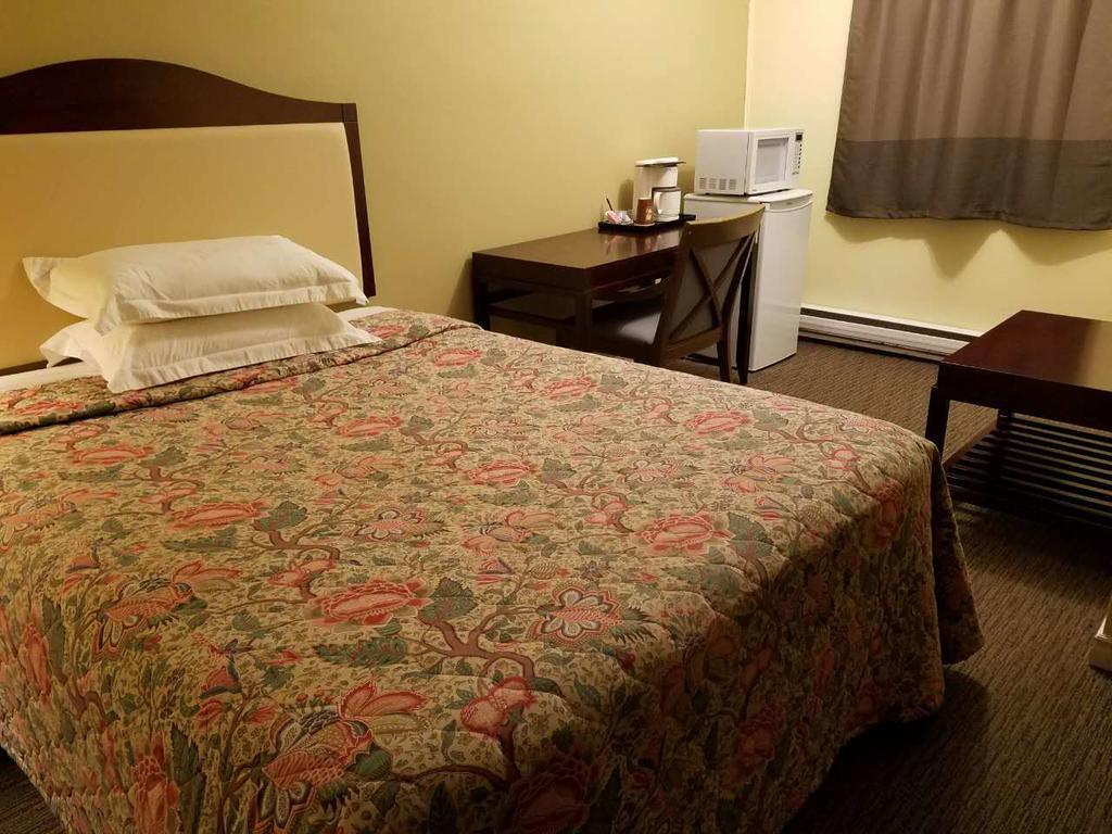 7 West Motel Carleton Place Екстер'єр фото