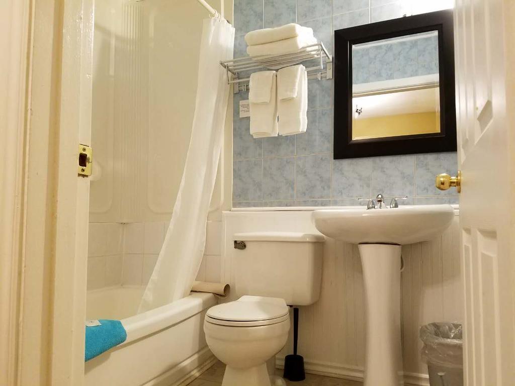 7 West Motel Carleton Place Екстер'єр фото