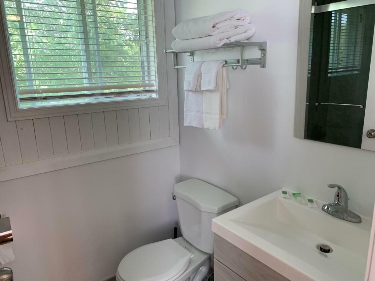 7 West Motel Carleton Place Екстер'єр фото